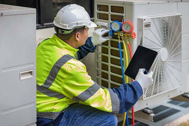 Professional Hvac technician working in Campbell, TX